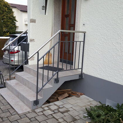 Treppengeländer mit CNS-Handlauf, Thun