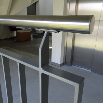 CNS-Handlauf auf Staketengeländer, Oberdorf Basel