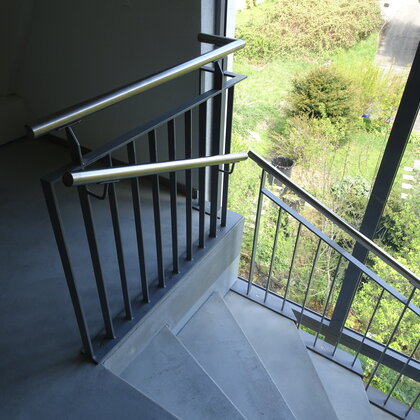 CNS-Handlauf auf Staketengeländer, Oberdorf Basel